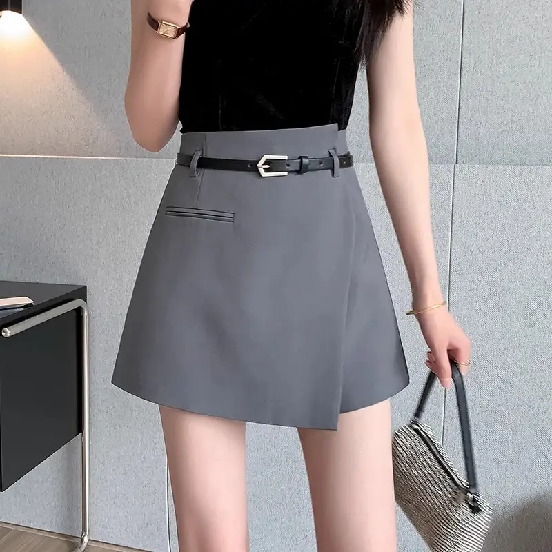 2025 Women's Grey Pleated Belted Shorts Set - Image 2