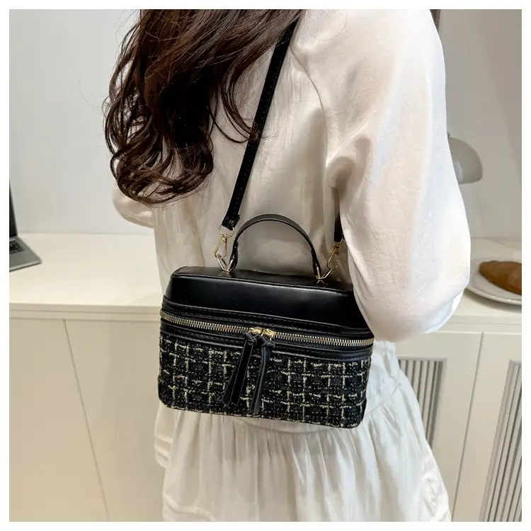 Red Plaid Woolen Crossbody Bag for Women 2025 — feature 17
