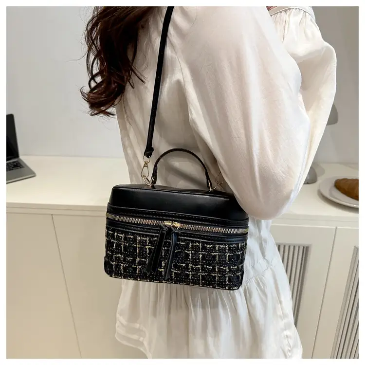 Red Plaid Woolen Crossbody Bag for Women 2025 — feature 18