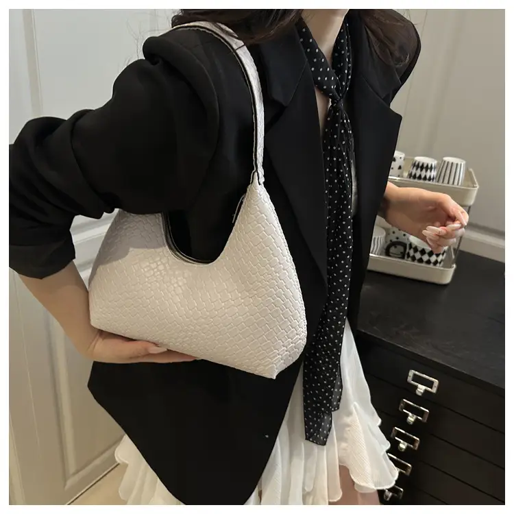 Red Woven Quilted Shoulder Bag for Women — feature 9