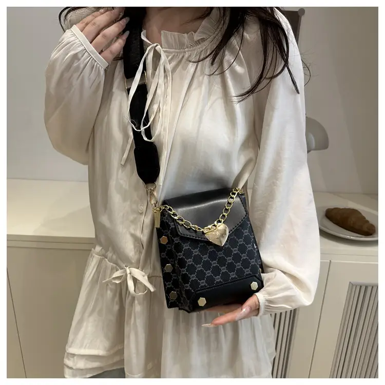 2025 Korean Fashion Crossbody Bag Brown Gold Chain — feature 17