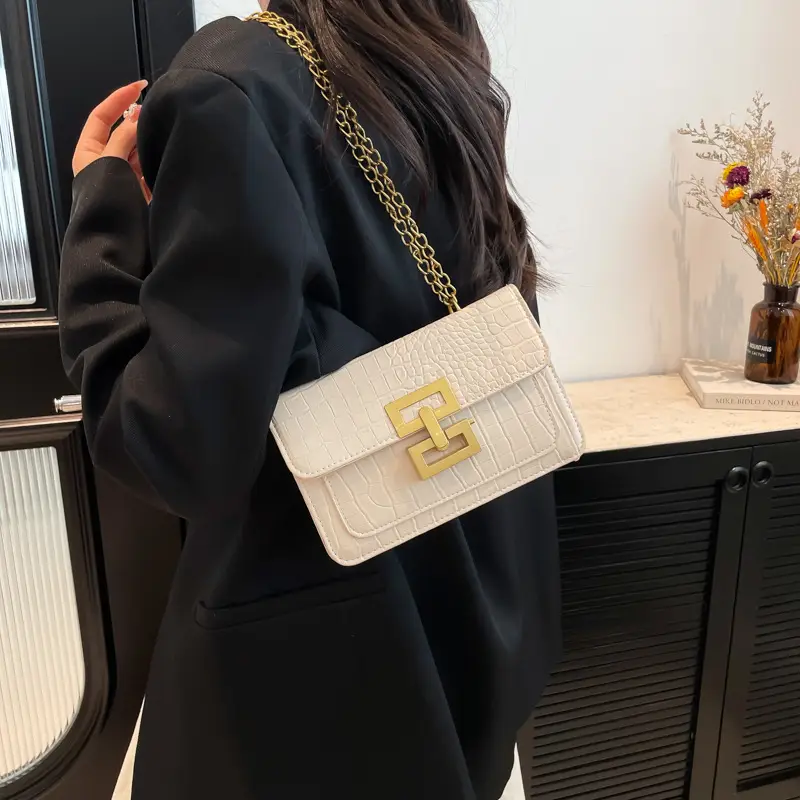 Trendy White Chain Shoulder Bag for Women - Image 6