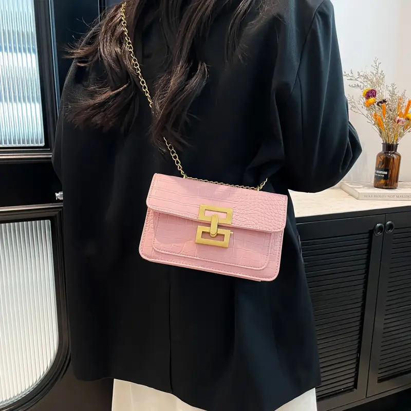 Trendy White Chain Shoulder Bag for Women - Image 7