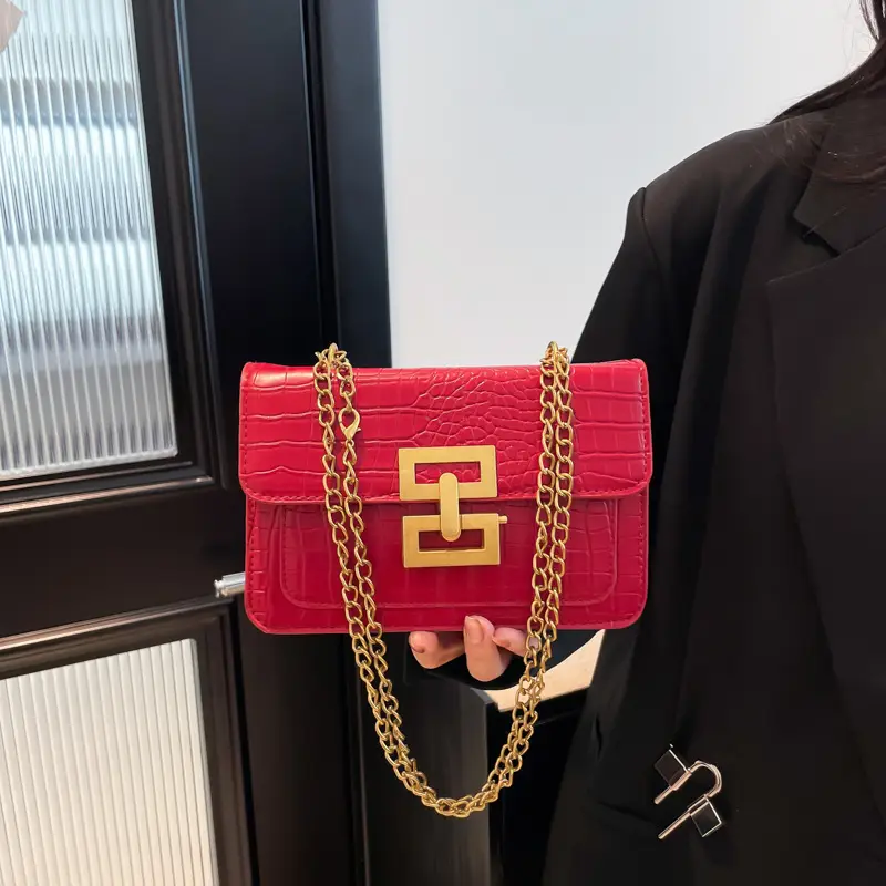 Trendy White Chain Shoulder Bag for Women - Image 8