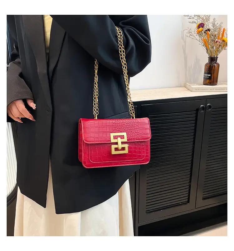 Trendy White Chain Shoulder Bag for Women — feature 17
