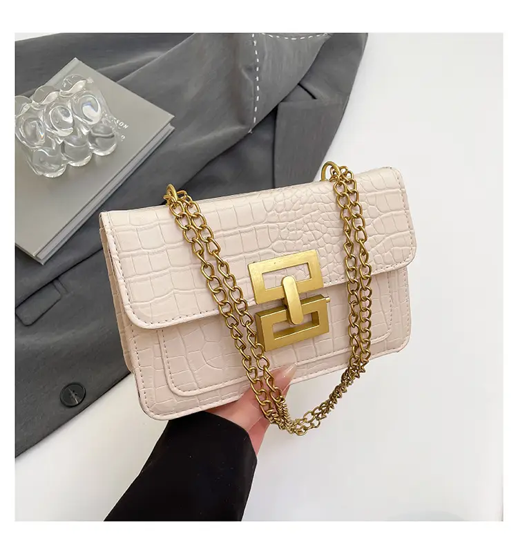 Trendy White Chain Shoulder Bag for Women - Image 2