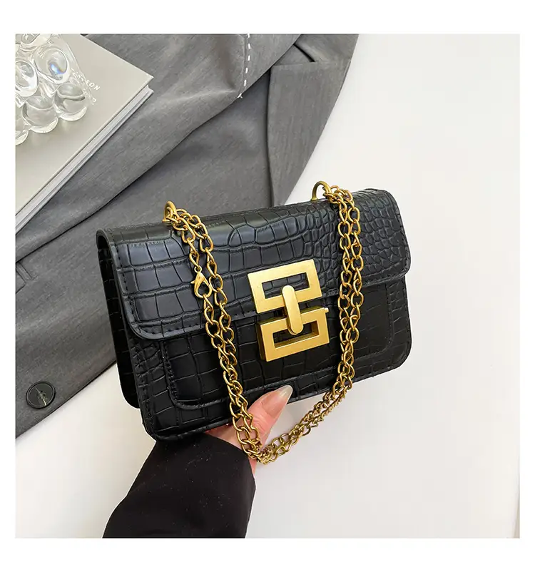 Trendy White Chain Shoulder Bag for Women - Image 3