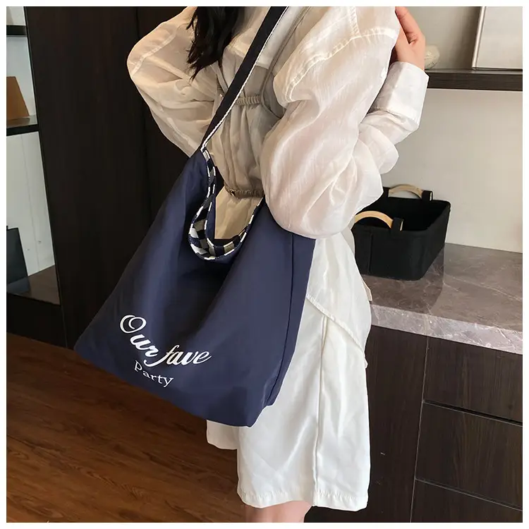 Women Striped Canvas Shoulder Bag 2024 New Commute Lightweight Tote — feature 5
