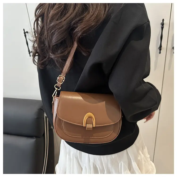 Retro Women's Crossbody Bag 2025 New Commuter Style — feature 12