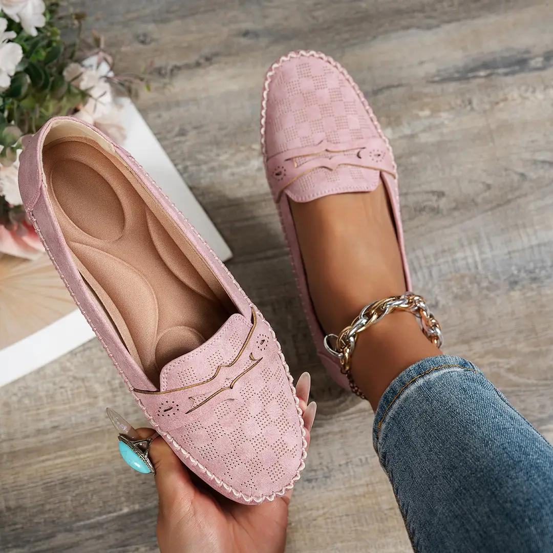 Large Size Popular Foreign Trade Flat-Soled Loafers for Women with Stitched Smiley Face Decoration, Retro Slip-On Style, Supplied by Cross-Border E-Commerce - Image 4