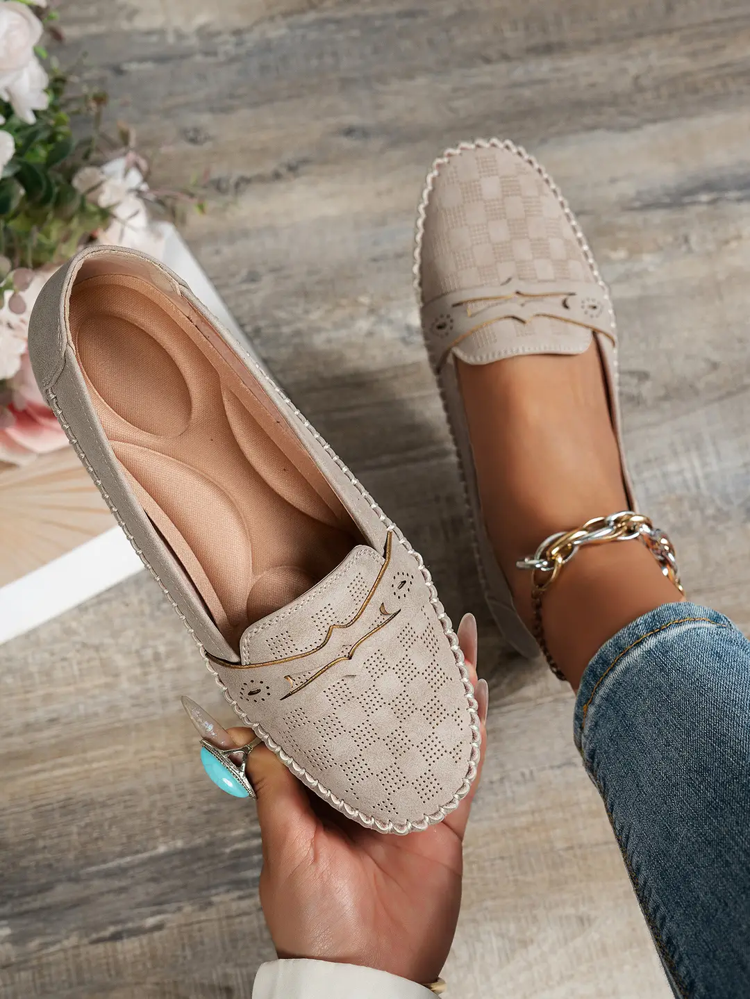 Large Size Popular Foreign Trade Flat-Soled Loafers for Women with Stitched Smiley Face Decoration, Retro Slip-On Style, Supplied by Cross-Border E-Commerce — feature 14