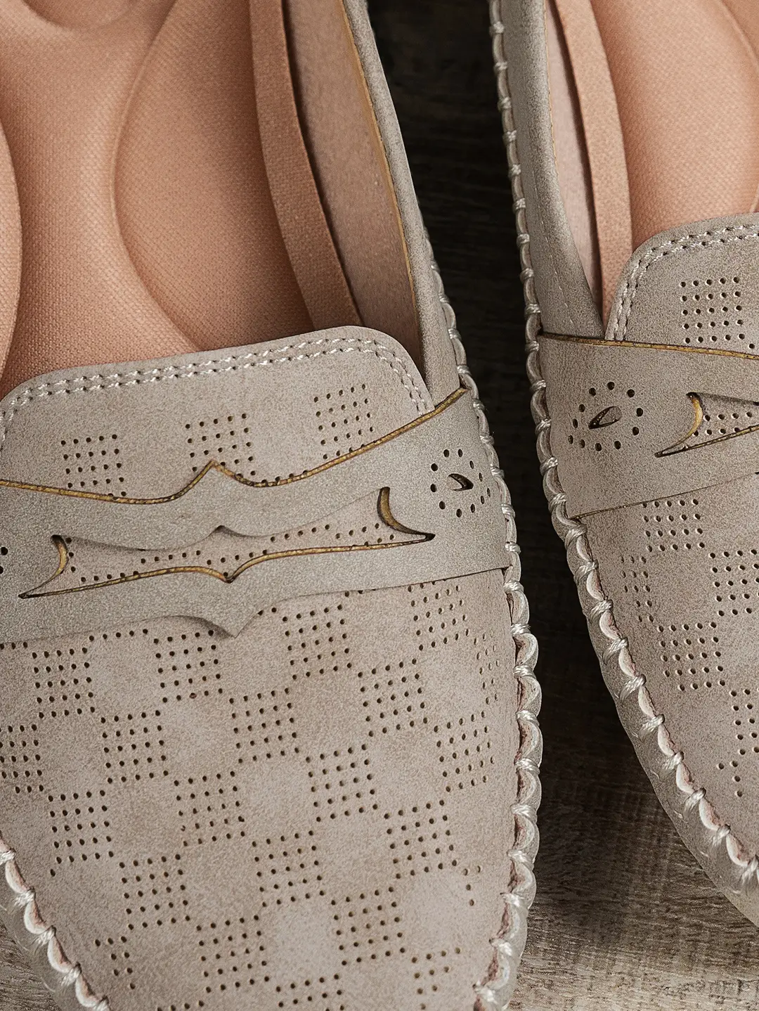 Large Size Popular Foreign Trade Flat-Soled Loafers for Women with Stitched Smiley Face Decoration, Retro Slip-On Style, Supplied by Cross-Border E-Commerce — feature 19