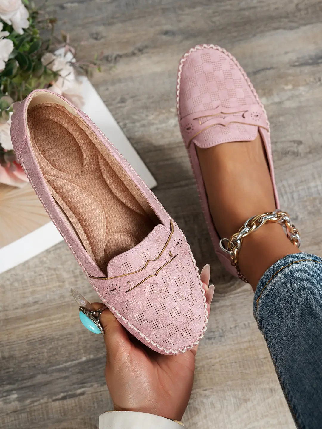 Large Size Popular Foreign Trade Flat-Soled Loafers for Women with Stitched Smiley Face Decoration, Retro Slip-On Style, Supplied by Cross-Border E-Commerce — feature 20