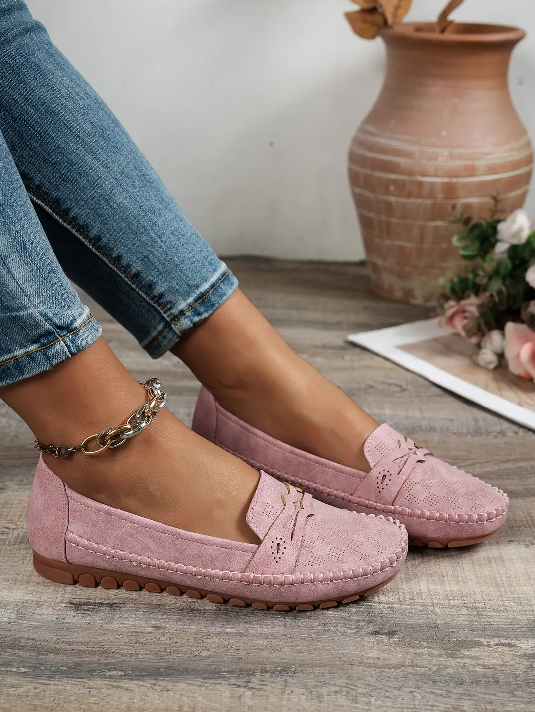 Large Size Popular Foreign Trade Flat-Soled Loafers for Women with Stitched Smiley Face Decoration, Retro Slip-On Style, Supplied by Cross-Border E-Commerce — feature 21