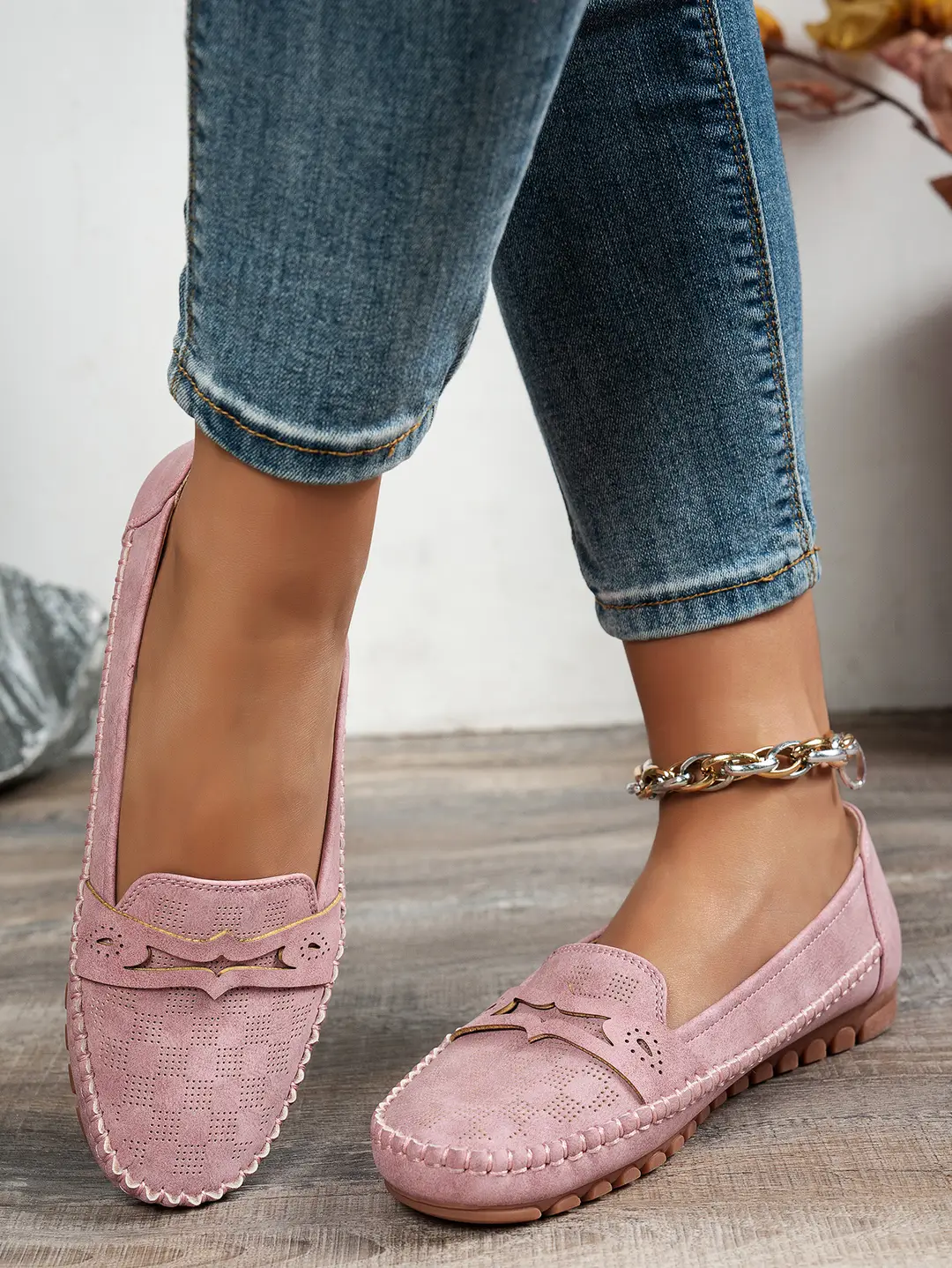 Large Size Popular Foreign Trade Flat-Soled Loafers for Women with Stitched Smiley Face Decoration, Retro Slip-On Style, Supplied by Cross-Border E-Commerce — feature 22