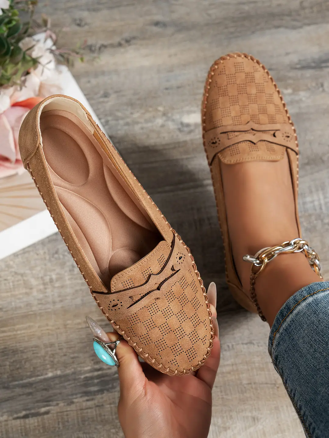 Large Size Popular Foreign Trade Flat-Soled Loafers for Women with Stitched Smiley Face Decoration, Retro Slip-On Style, Supplied by Cross-Border E-Commerce — feature 26