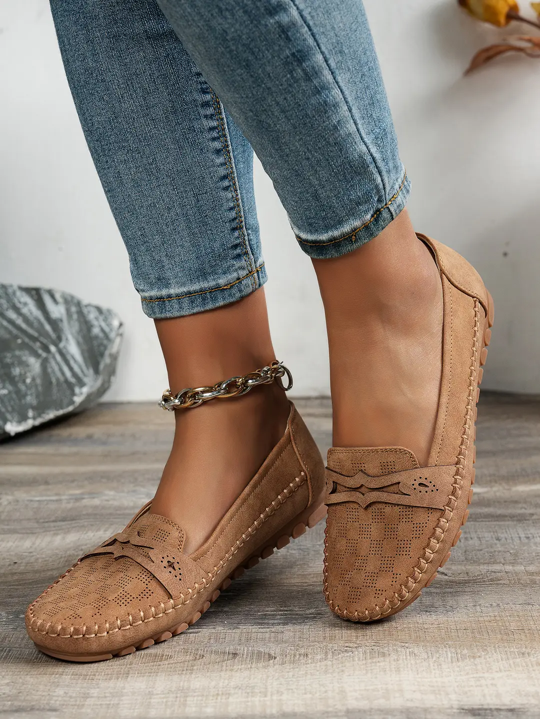 Large Size Popular Foreign Trade Flat-Soled Loafers for Women with Stitched Smiley Face Decoration, Retro Slip-On Style, Supplied by Cross-Border E-Commerce — feature 27