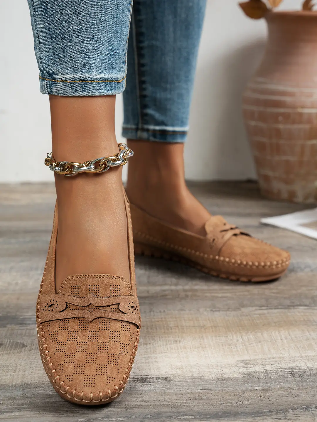 Large Size Popular Foreign Trade Flat-Soled Loafers for Women with Stitched Smiley Face Decoration, Retro Slip-On Style, Supplied by Cross-Border E-Commerce — feature 28