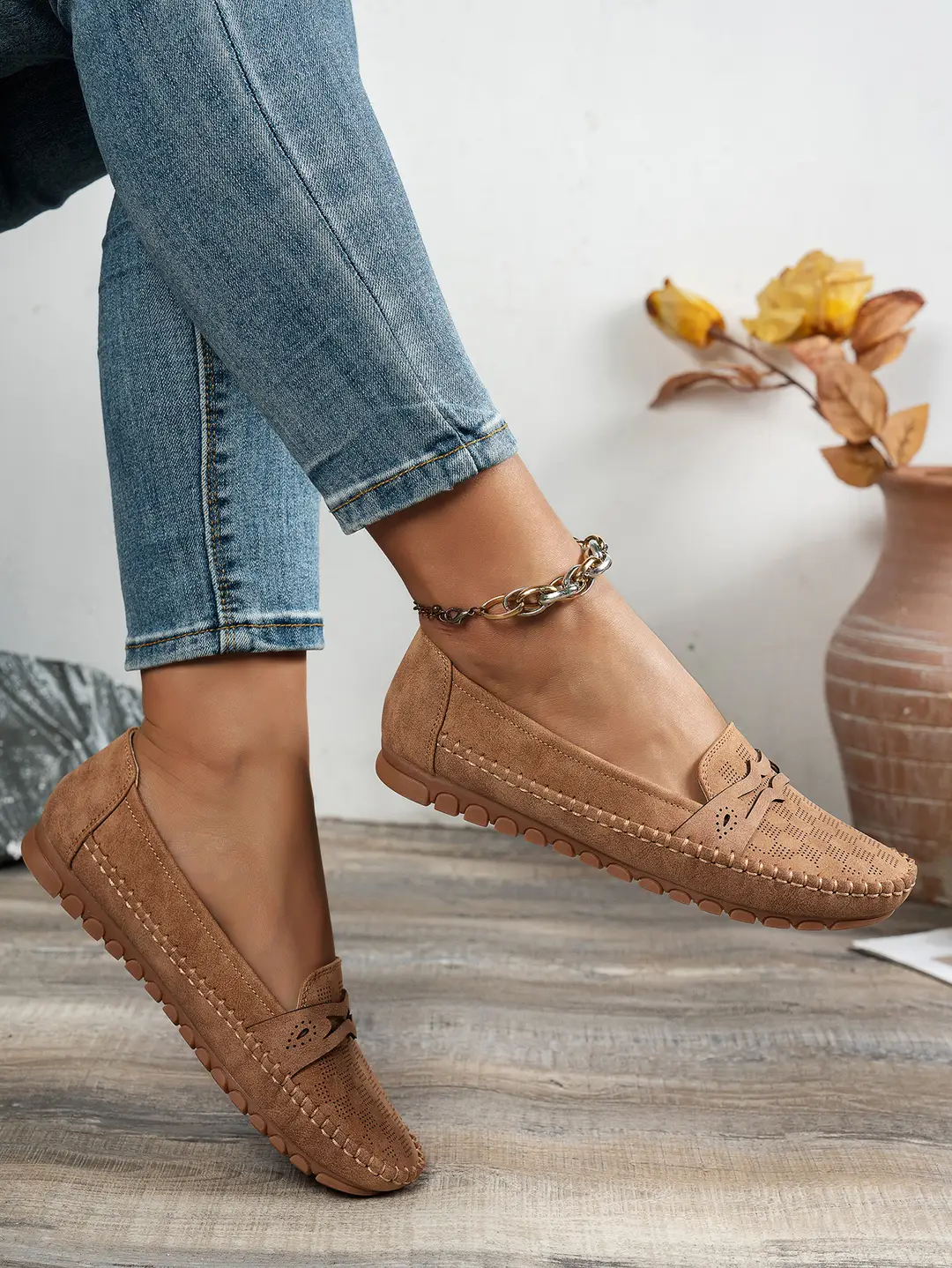 Large Size Popular Foreign Trade Flat-Soled Loafers for Women with Stitched Smiley Face Decoration, Retro Slip-On Style, Supplied by Cross-Border E-Commerce — feature 29
