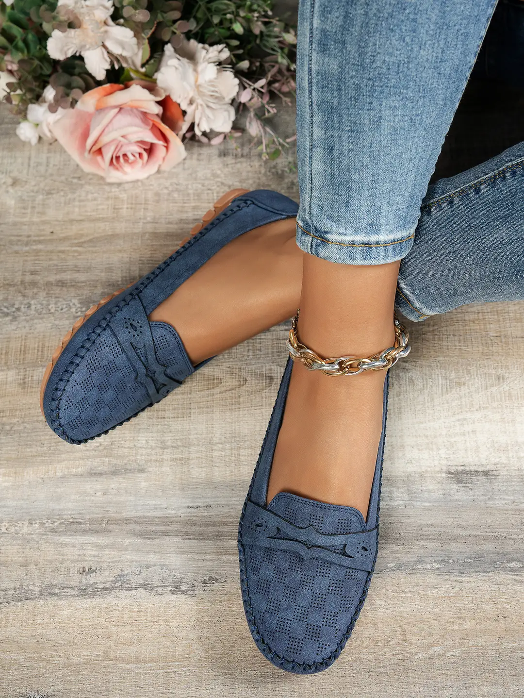 Large Size Popular Foreign Trade Flat-Soled Loafers for Women with Stitched Smiley Face Decoration, Retro Slip-On Style, Supplied by Cross-Border E-Commerce — feature 4