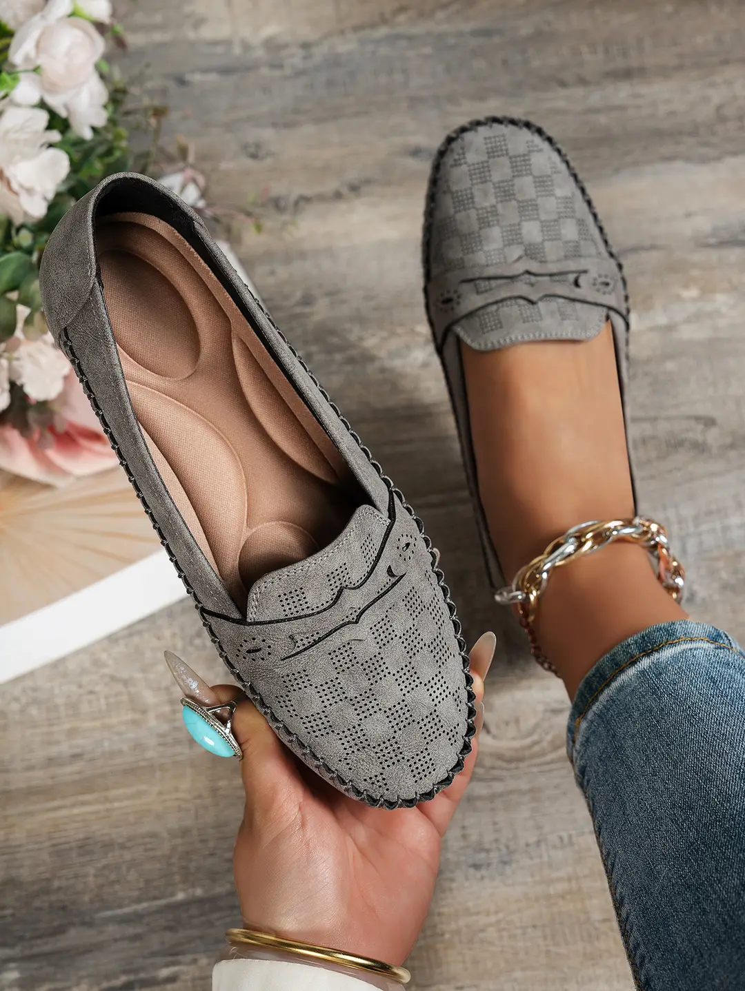 Large Size Popular Foreign Trade Flat-Soled Loafers for Women with Stitched Smiley Face Decoration, Retro Slip-On Style, Supplied by Cross-Border E-Commerce — feature 8