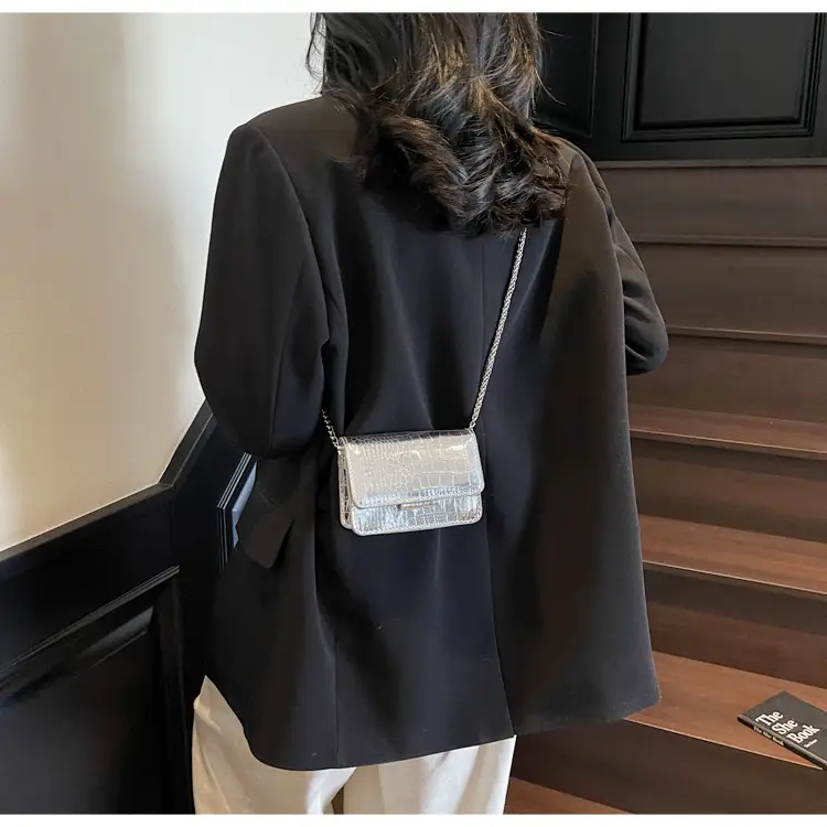 High-End Clear Croc Pattern Chain Crossbody Bag for Women — feature 11