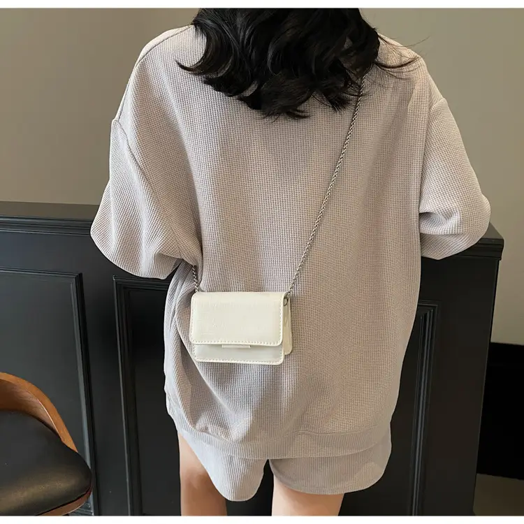 High-End Clear Croc Pattern Chain Crossbody Bag for Women — feature 21