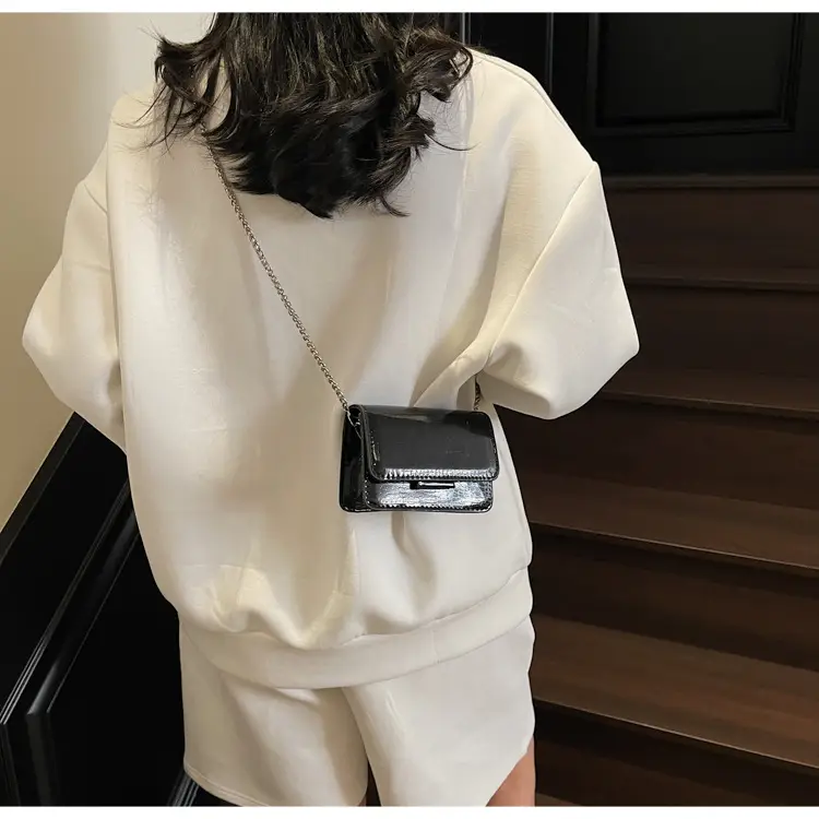 High-End Clear Croc Pattern Chain Crossbody Bag for Women — feature 23