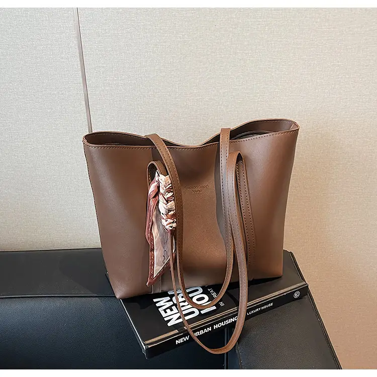 Women's Retro Leather Shoulder Bag Brown Large Capacity — feature 18