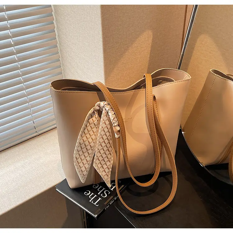 Women's Retro Leather Shoulder Bag Brown Large Capacity — feature 19