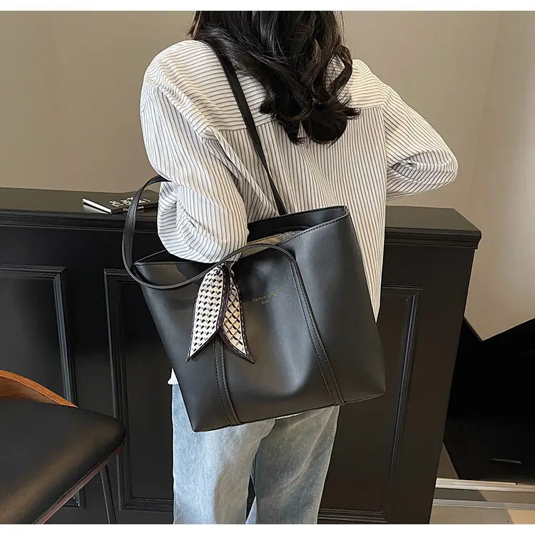 Women's Retro Leather Shoulder Bag Brown Large Capacity — feature 27