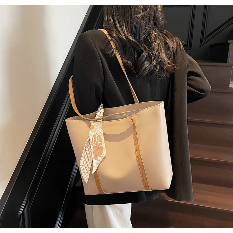 Women's Retro Leather Shoulder Bag Brown Large Capacity — feature 31
