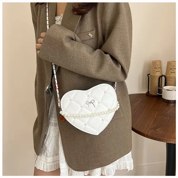 Red Heart Bow Pearl Chain Mini Shoulder Bag — feature 15