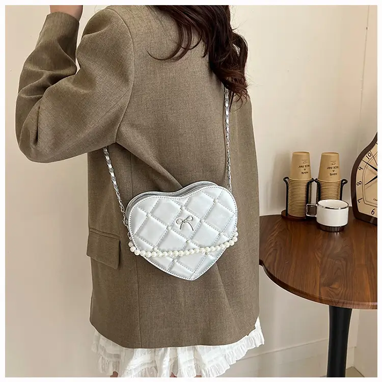 Red Heart Bow Pearl Chain Mini Shoulder Bag — feature 16