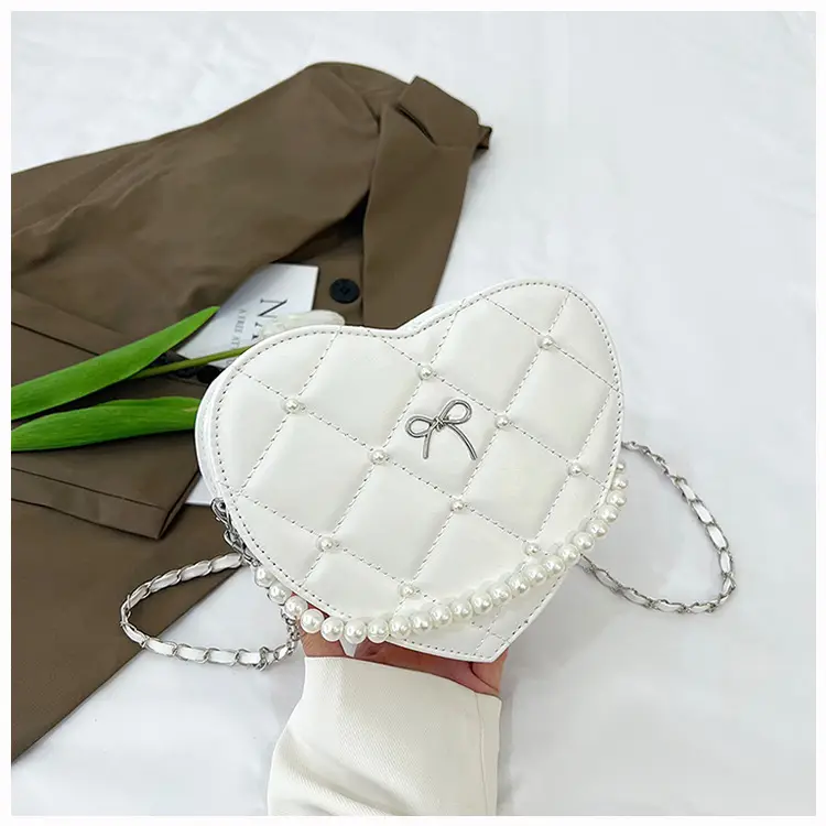 Red Heart Bow Pearl Chain Mini Shoulder Bag - Image 2