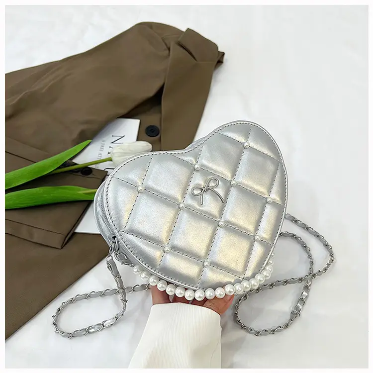 Red Heart Bow Pearl Chain Mini Shoulder Bag - Image 3