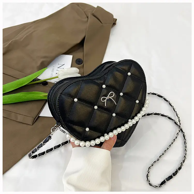 Red Heart Bow Pearl Chain Mini Shoulder Bag - Image 4