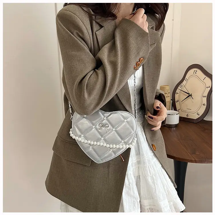 Red Heart Pearl Chain Love Bag for Women — feature 6