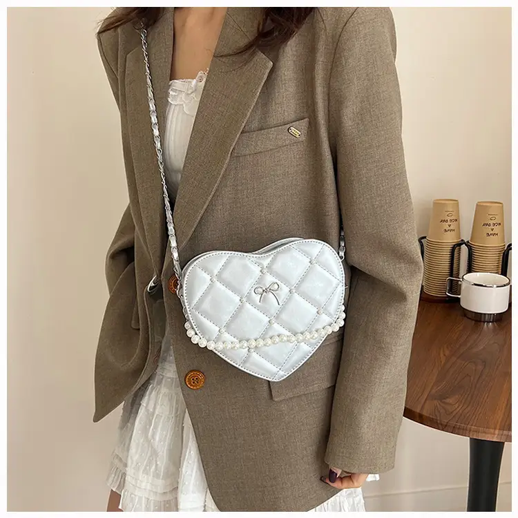 Red Heart Pearl Chain Love Bag for Women — feature 7