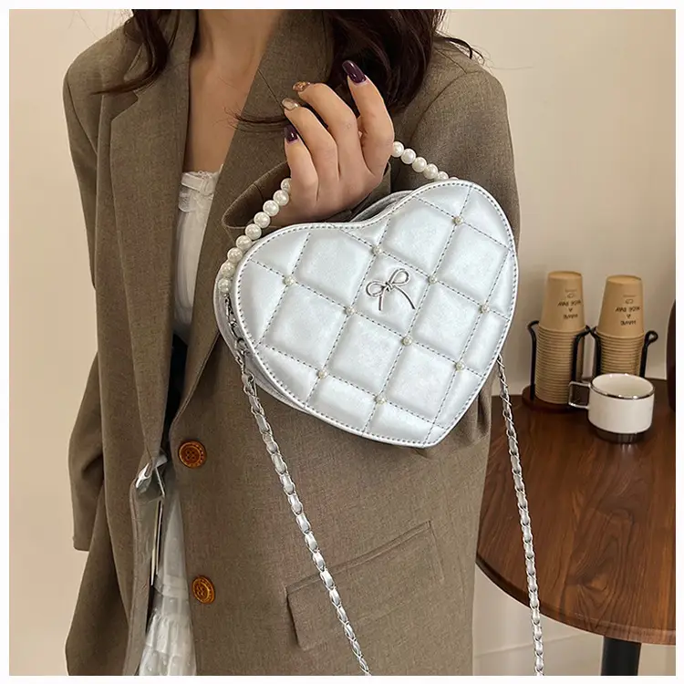 Red Heart Pearl Chain Love Bag for Women — feature 8