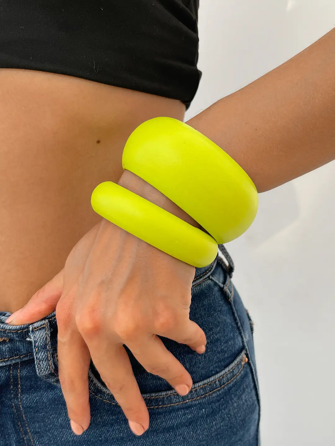 European and American Cross-border Jewelry 2025 New Wide-faced Bracelet Exaggerated Wooden Fluorescent Green High-end Fashion Bracelet — feature 14
