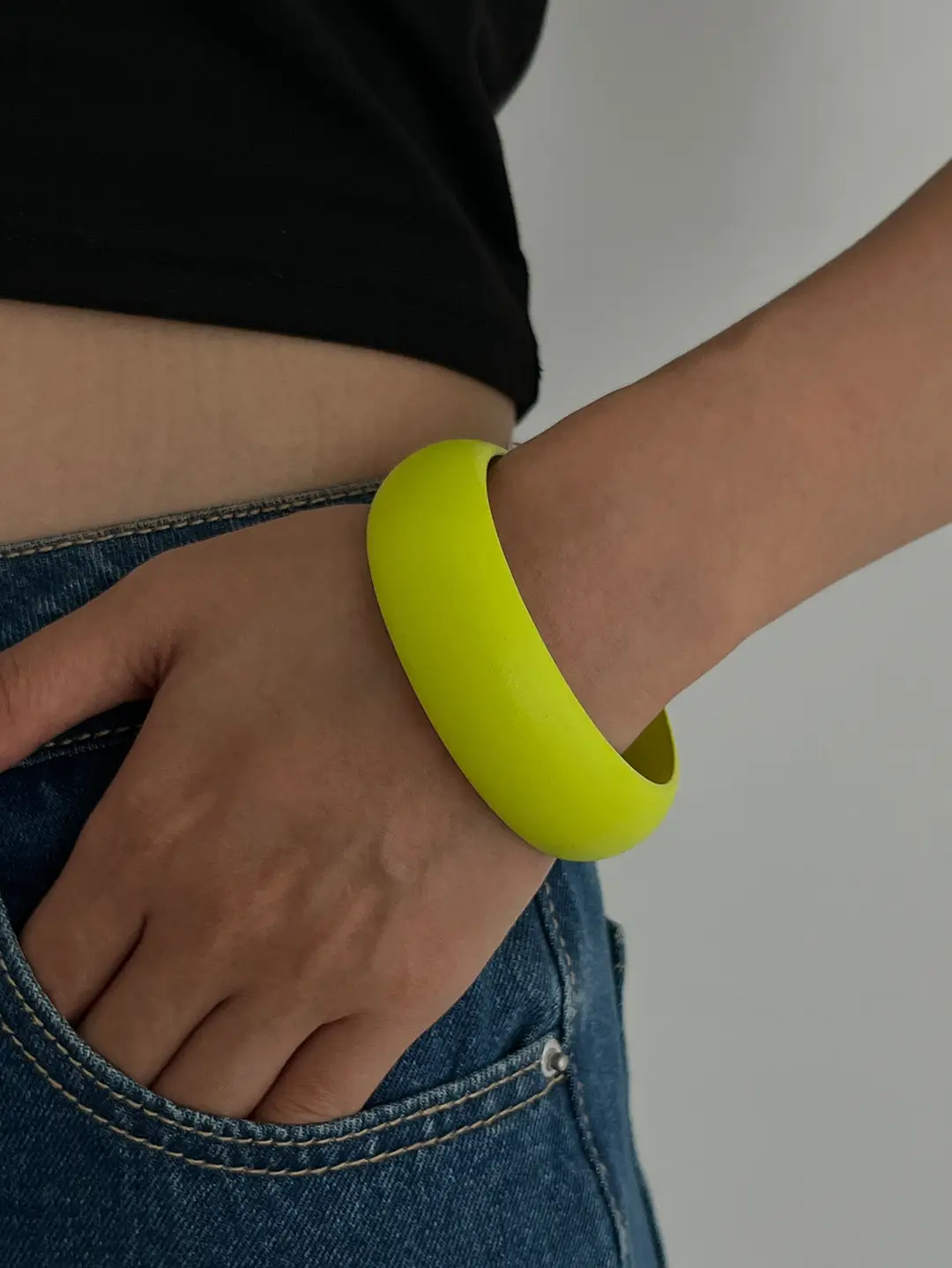 European and American Cross-border Jewelry 2025 New Wide-faced Bracelet Exaggerated Wooden Fluorescent Green High-end Fashion Bracelet — feature 16