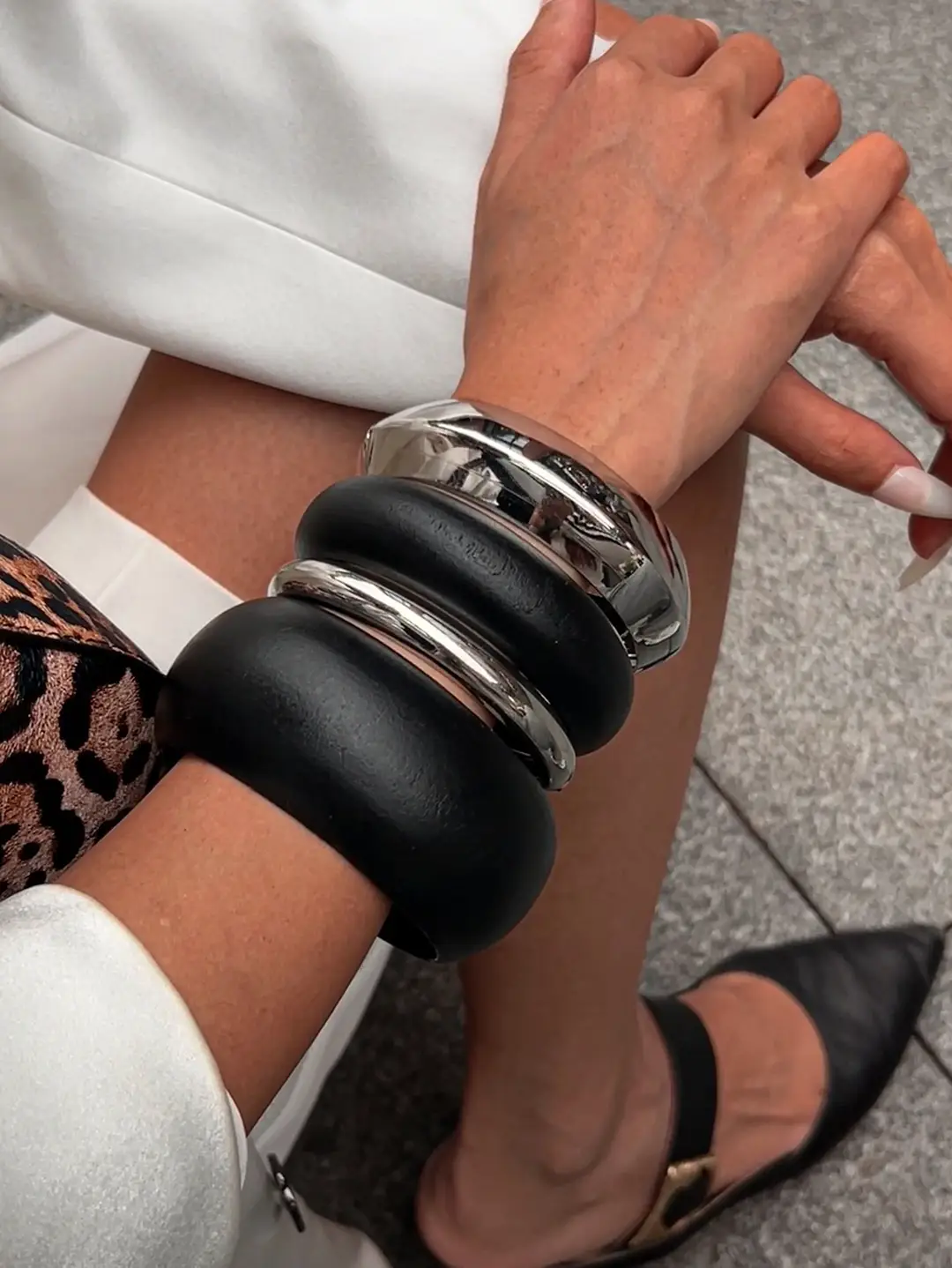 European and American Cross-border Jewelry 2025 New Wide-faced Bracelet Exaggerated Wooden Fluorescent Green High-end Fashion Bracelet — feature 22