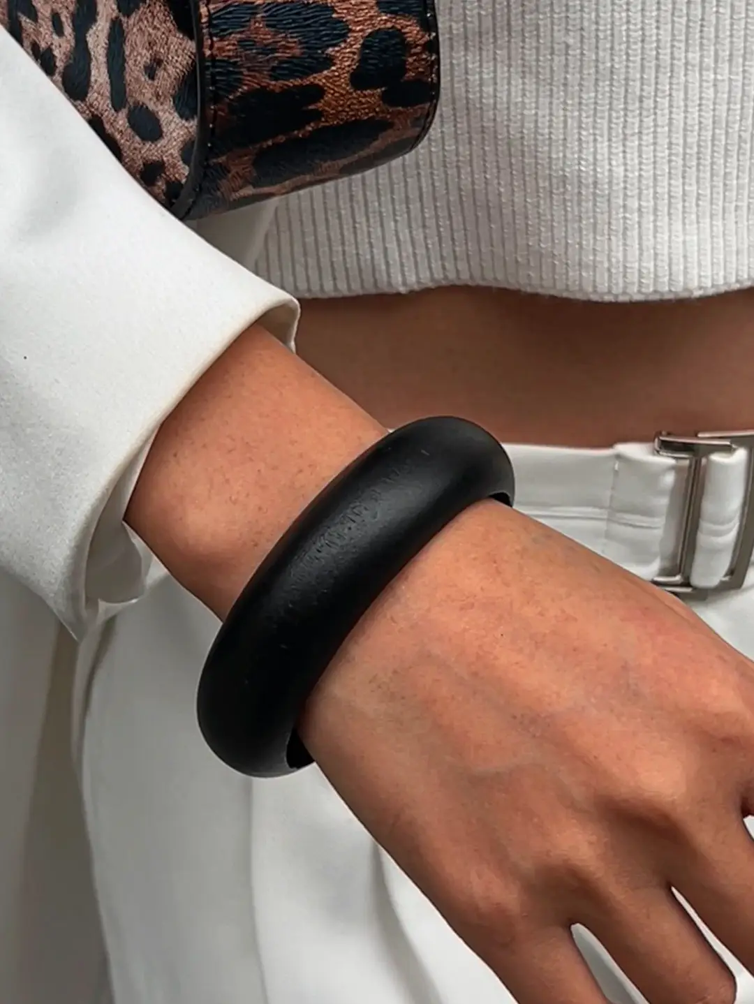 European and American Cross-border Jewelry 2025 New Wide-faced Bracelet Exaggerated Wooden Fluorescent Green High-end Fashion Bracelet — feature 25