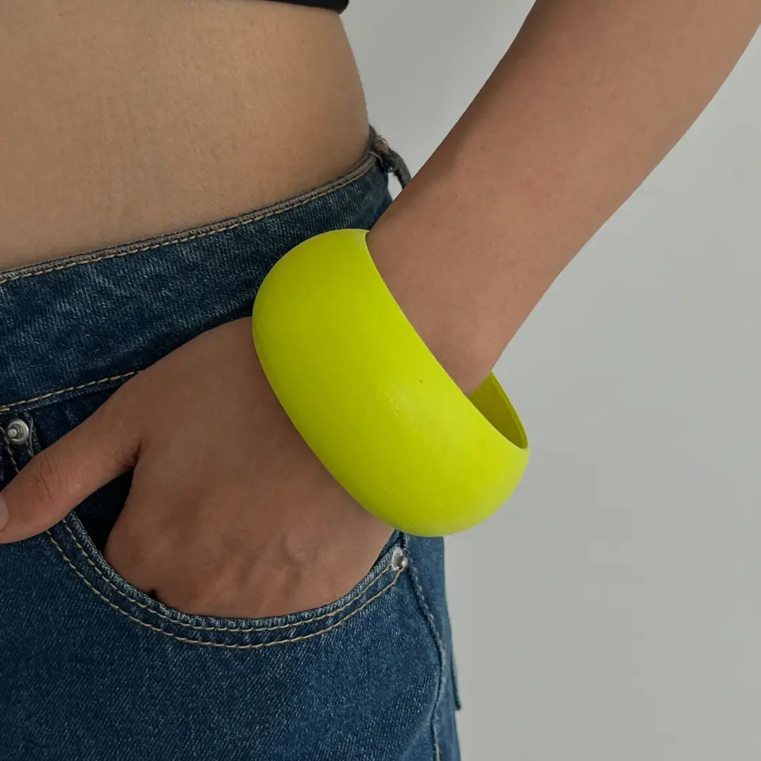 European and American Cross-border Jewelry 2025 New Wide-faced Bracelet Exaggerated Wooden Fluorescent Green High-end Fashion Bracelet