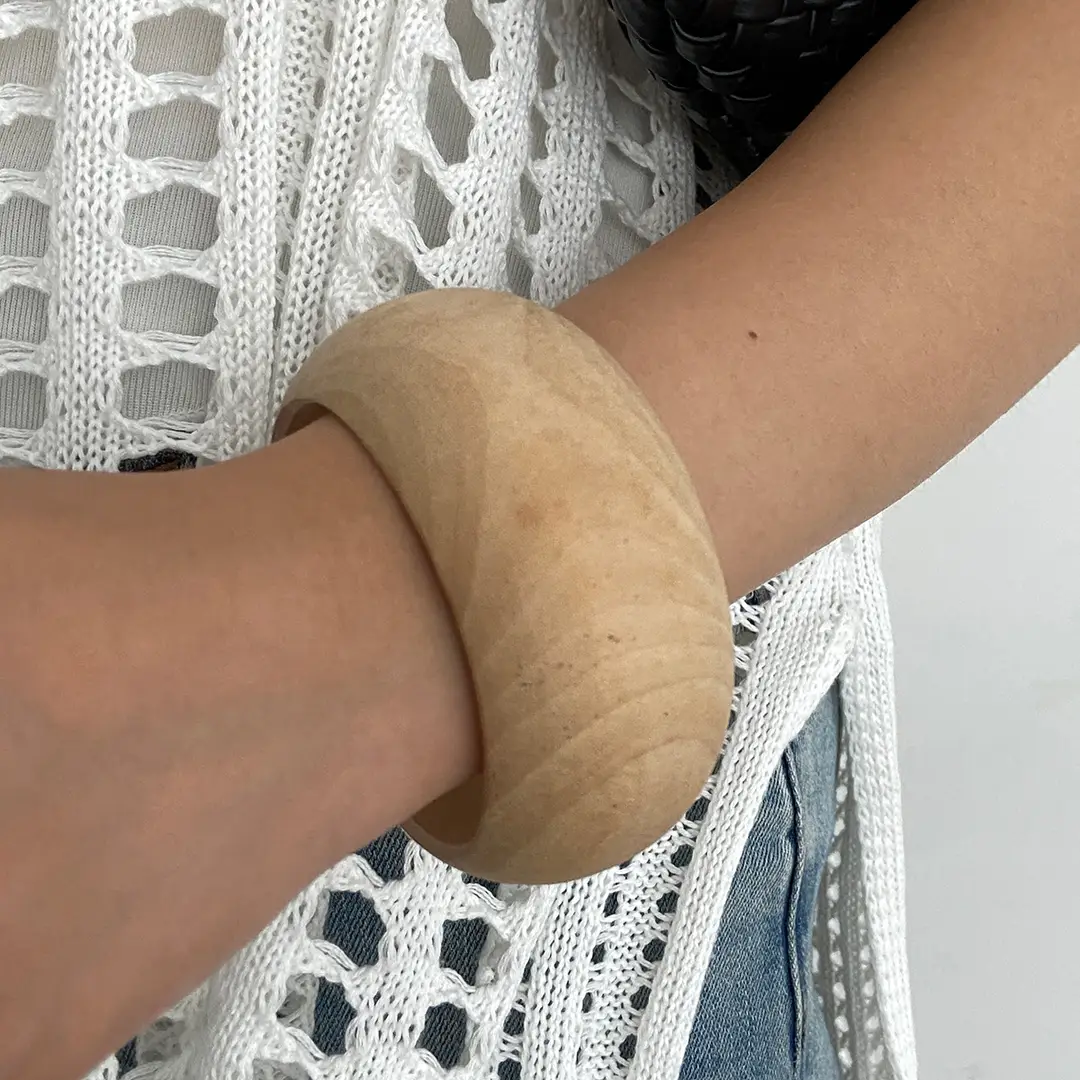 European and American Cross-border Jewelry 2025 New Wide-faced Bracelet Exaggerated Wooden Fluorescent Green High-end Fashion Bracelet