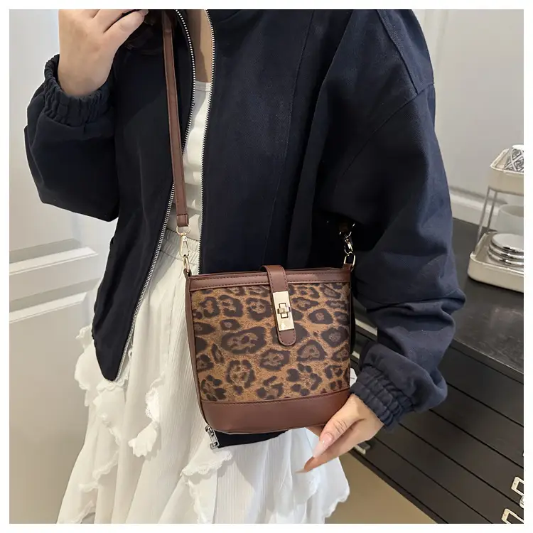 Retro Leopard Print Shoulder Bag 205 Spring Summer New Trendy Casual Splicing Crossbody Bag Foreign Style Hand Bucket Bag — feature 10