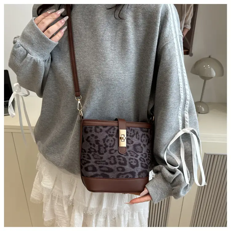 Retro Leopard Print Shoulder Bag 205 Spring Summer New Trendy Casual Splicing Crossbody Bag Foreign Style Hand Bucket Bag — feature 12