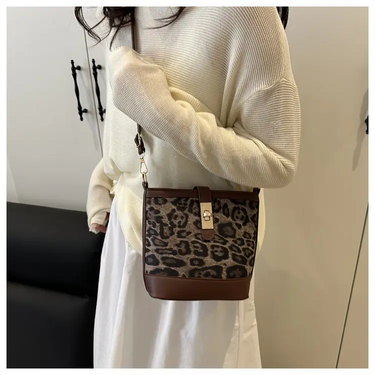 Retro Leopard Print Shoulder Bag 205 Spring Summer New Trendy Casual Splicing Crossbody Bag Foreign Style Hand Bucket Bag — feature 13