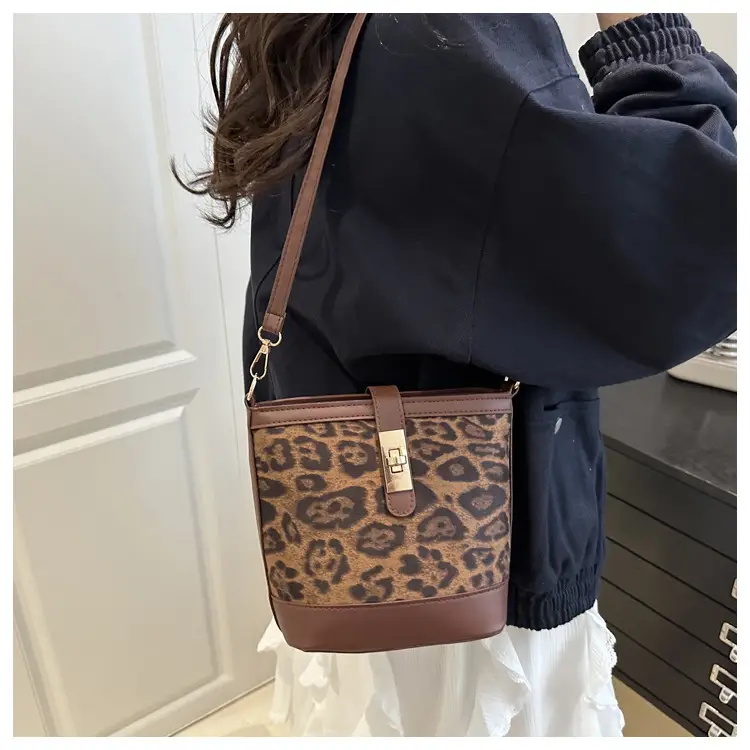 Retro Leopard Print Shoulder Bag 205 Spring Summer New Trendy Casual Splicing Crossbody Bag Foreign Style Hand Bucket Bag — feature 9